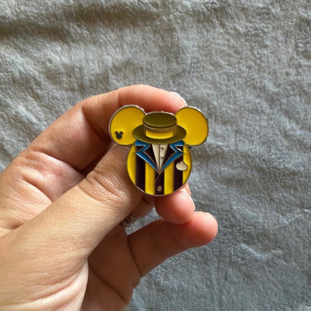 Disney Toy Story Midway Mania Cast Member Hidden Mickey Trading Pin - C168